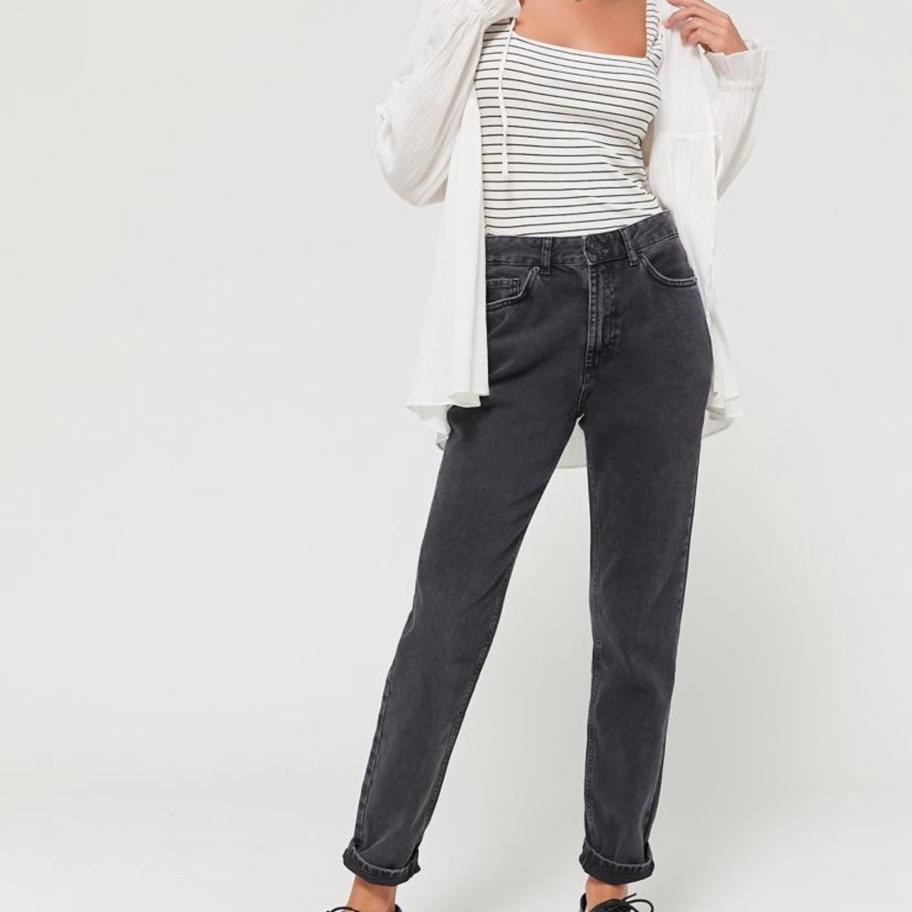 Urban Outfitters mom jeans